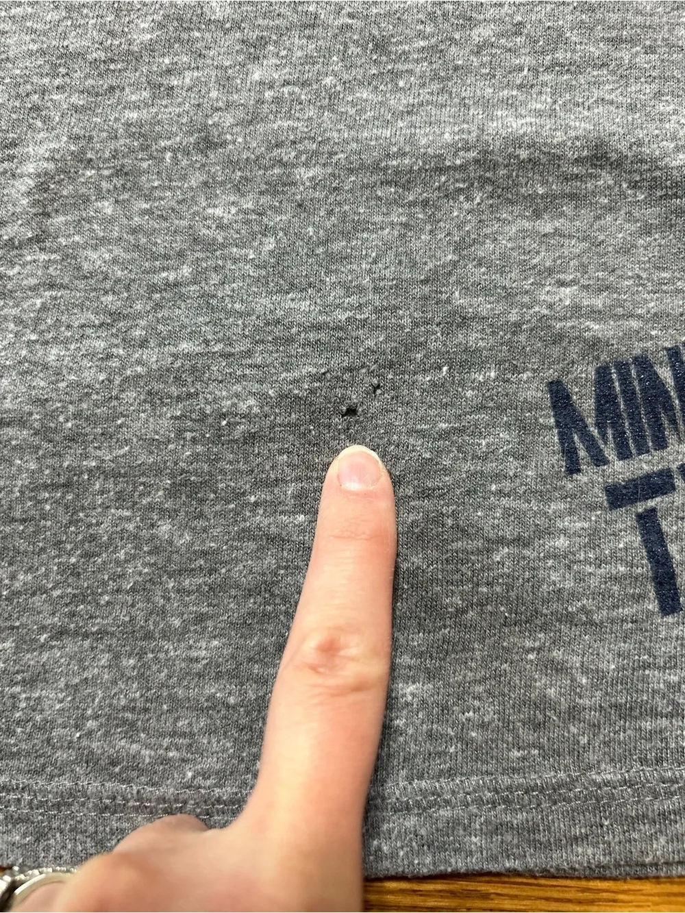Women’s Minnesota Twins Gray & Navy V‑Neck  Size S/M? - Picture 4 of 6